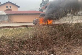 Gori auto na putu Banjaluka - Laktaši (VIDEO)