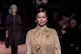 Eva Hercigova u 52 godini dominira modnim pistama