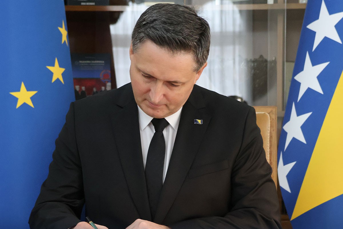 Bećirović osporava zakon o simbolima Srpske