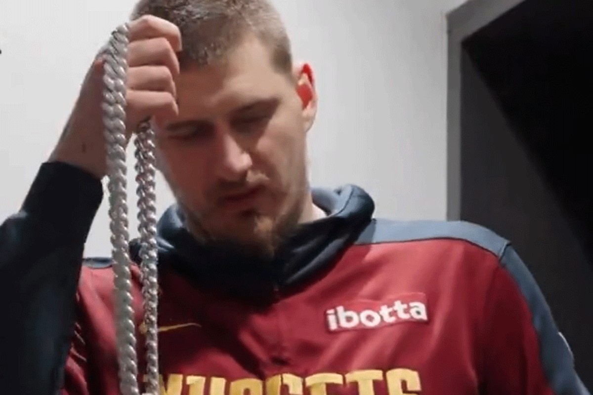 Hit reakcija Jokića nakon nagrade koju je dobio (VIDEO)