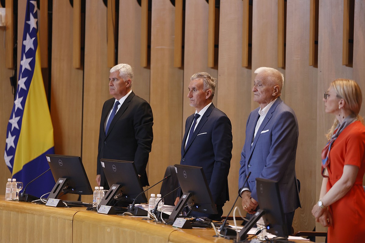 Koga smjenjuju delegati, Ademovića ili Špirića?