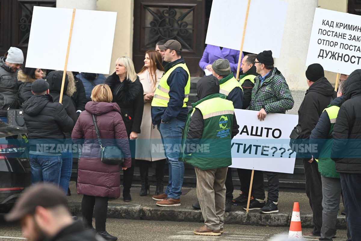Radnici "Dep-ota" protestuju ispred Gradske uprave u Banjaluci (VIDEO)