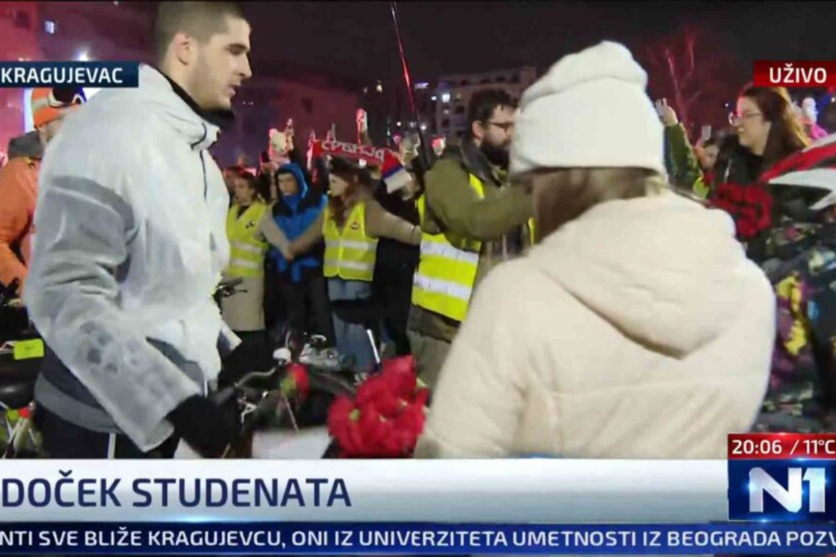 Veliki doček u Kragujevcu: Biciklisti prvi stigli (VIDEO)