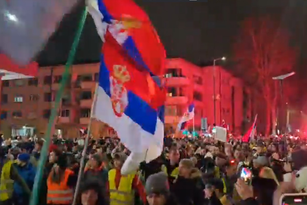 Kragujevac: “Istrčali ste istoriju, vreme je da je pišemo” (VIDEO)