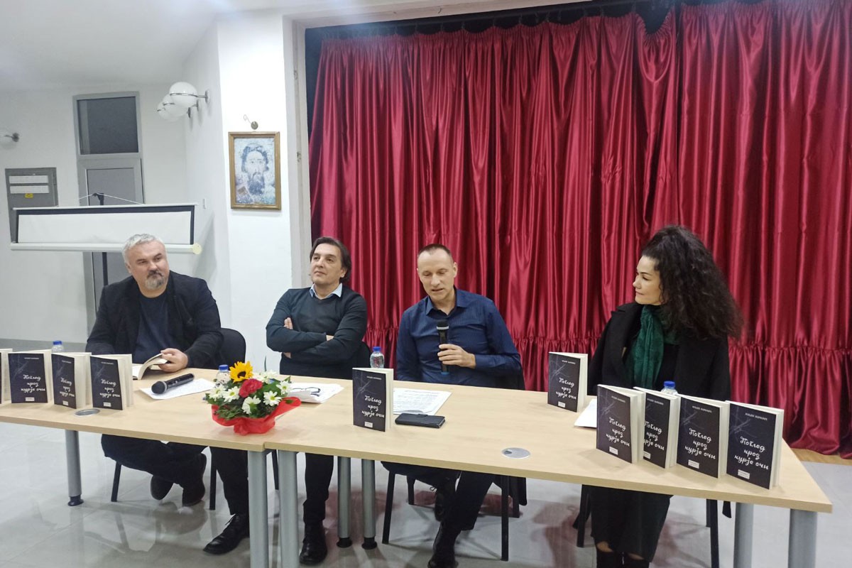 Predstavljena knjiga "Pogled kroz kurije oči"