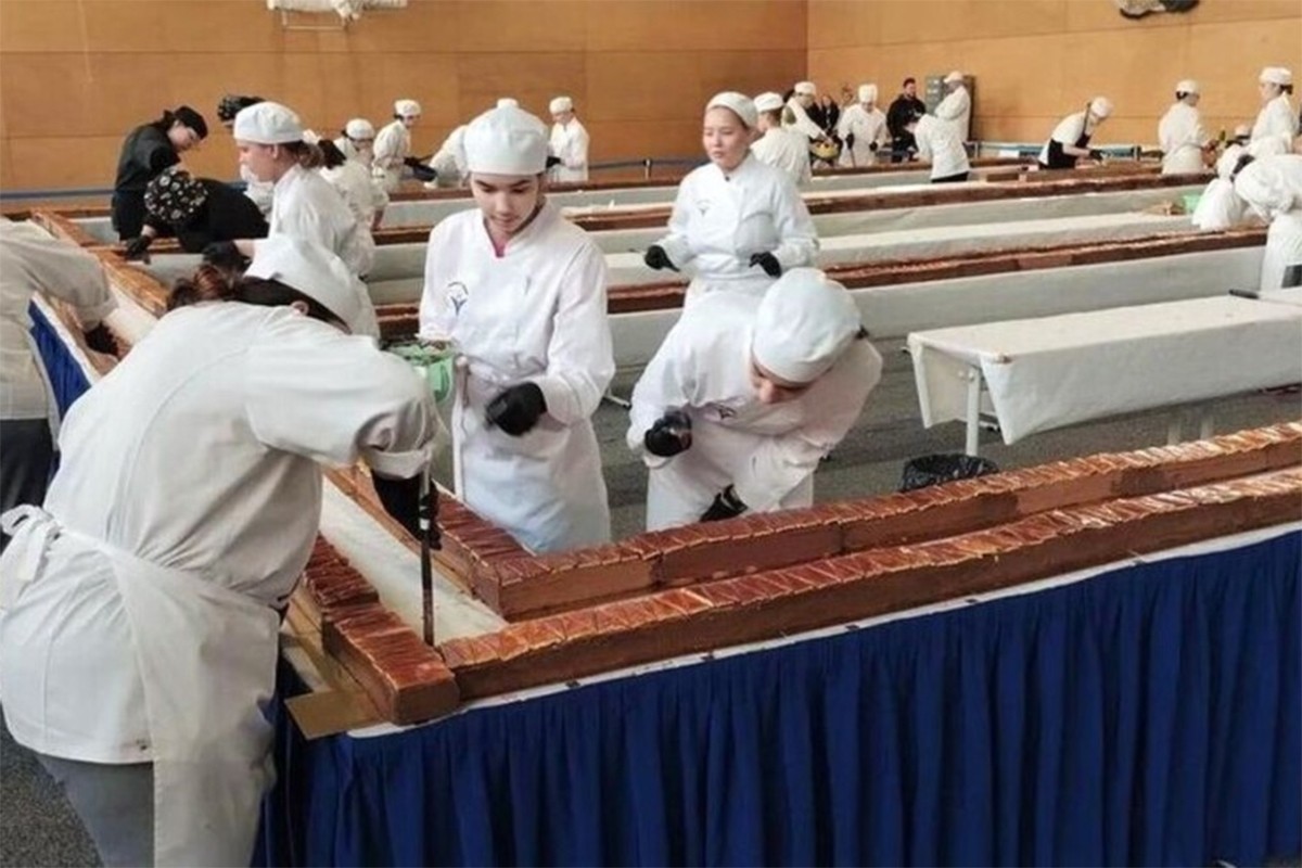 Srušili Ginisov rekord: Učenici napravili tortu dugu 112 metara (VIDEO)
