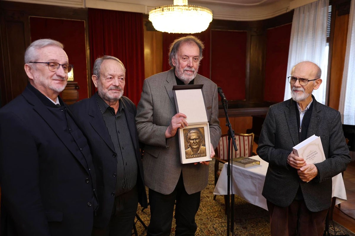 Priznanje istaknutom prevodiocu: Zoranu Kostiću uručena nagrada "Kolja Mićević"