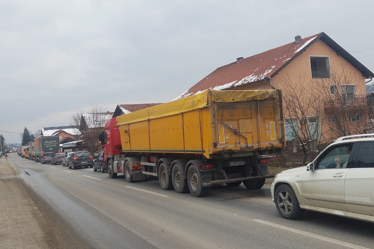 Detalji nesreće kod Doboja: Poginula žena, vozač u bolnici