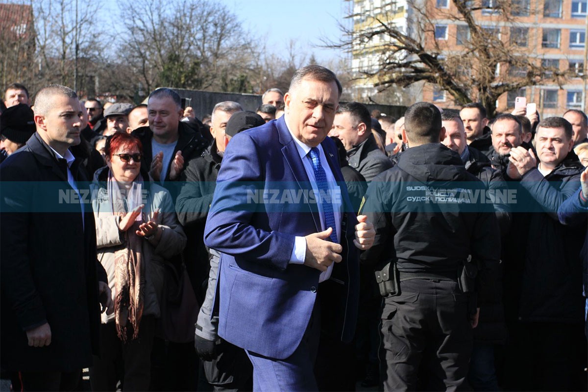 Dodik dočekan aplauzom, idu završne riječi (FOTO)