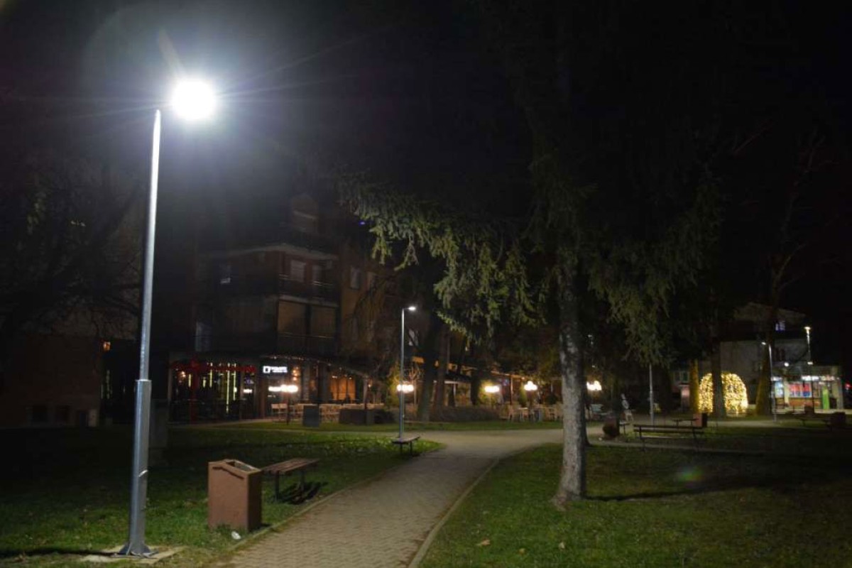 Postavljena javna rasvjeta u četiri gradska parka u Prijedoru