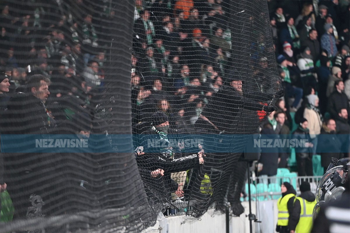 Haos na tribinama na utakmici Borac-Olimpija, tuča navijača (VIDEO, FOTO)