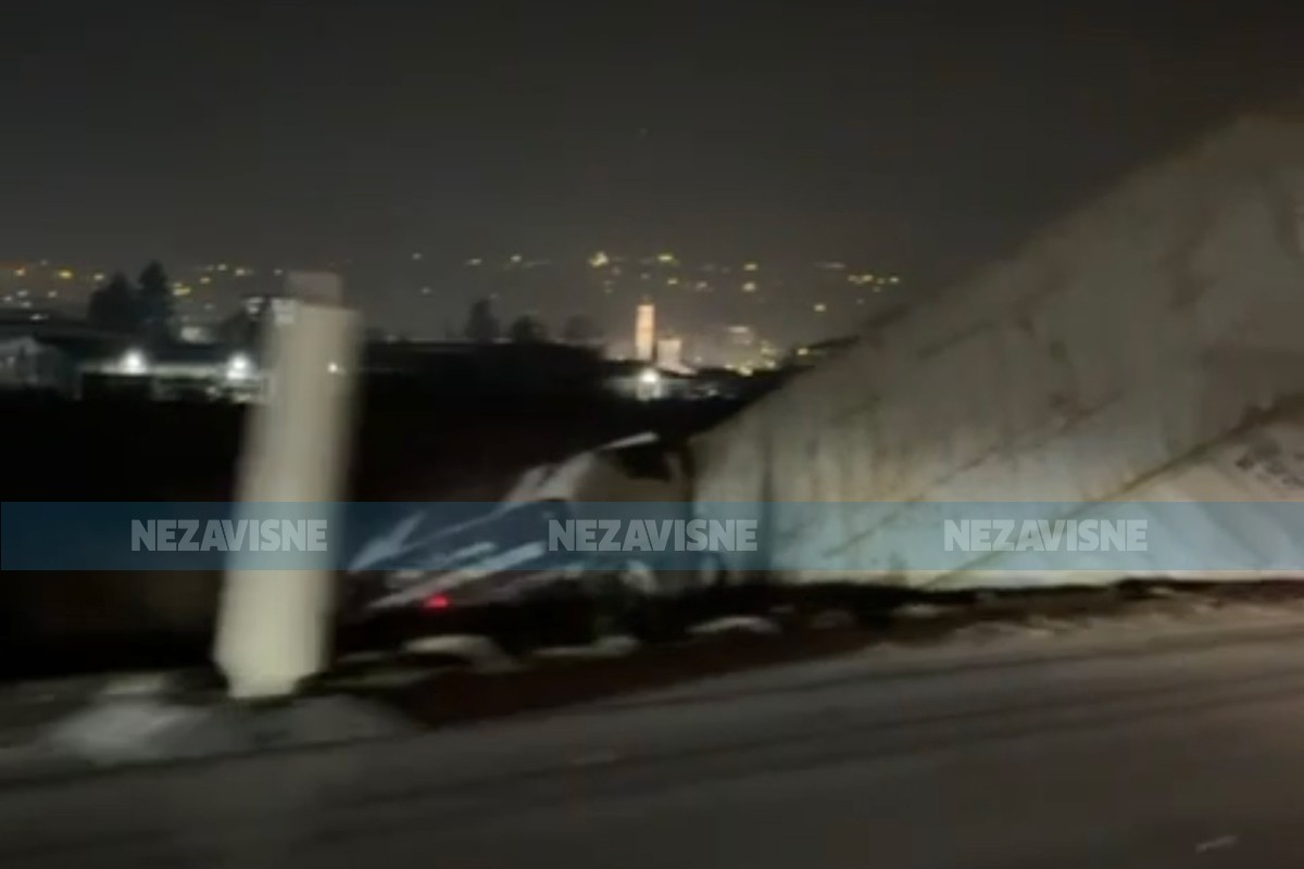 Teška nezgoda kod Doboja: Sudarili se kamion i auto (VIDEO)