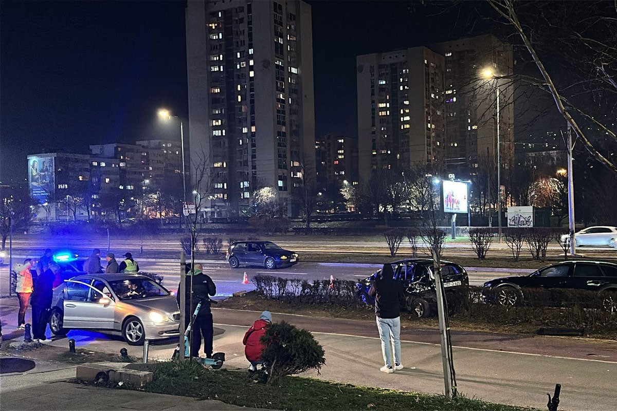 Sudar više vozila u Sarajevu, na terenu policija i ekipa Hitne pomoći (FOTO)