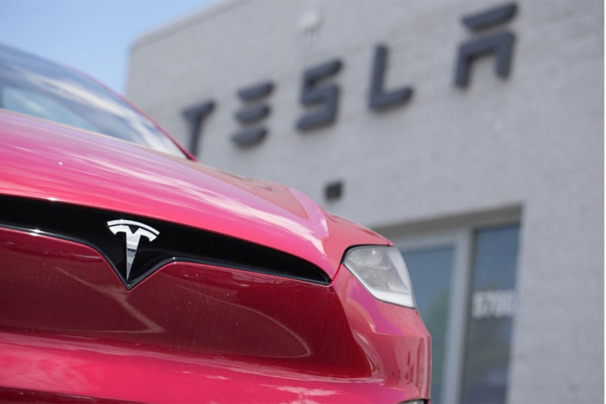 Tesla povlači 376.241 vozilo u SAD