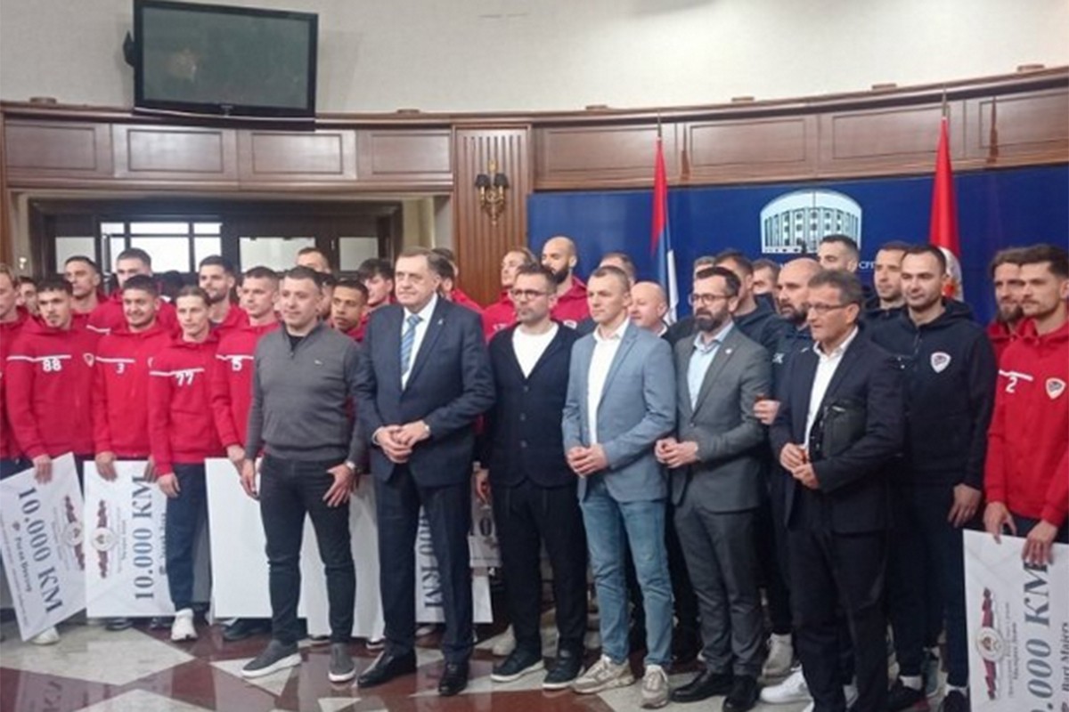 Dodik nagradio igrače i stručni štab "Borca" sa po 10.000 KM