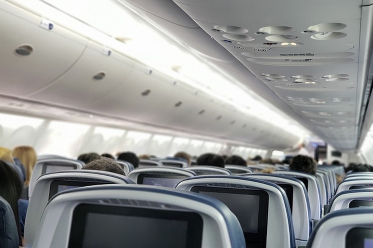 Drama u avionu sa 182 putnika, zapalio se ruksak