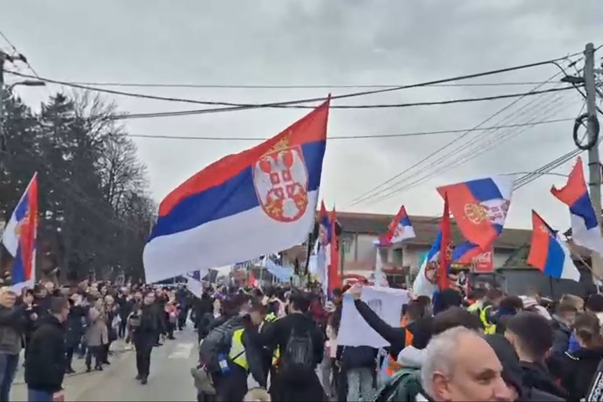 Studenti pješice i biciklima idu u Niš