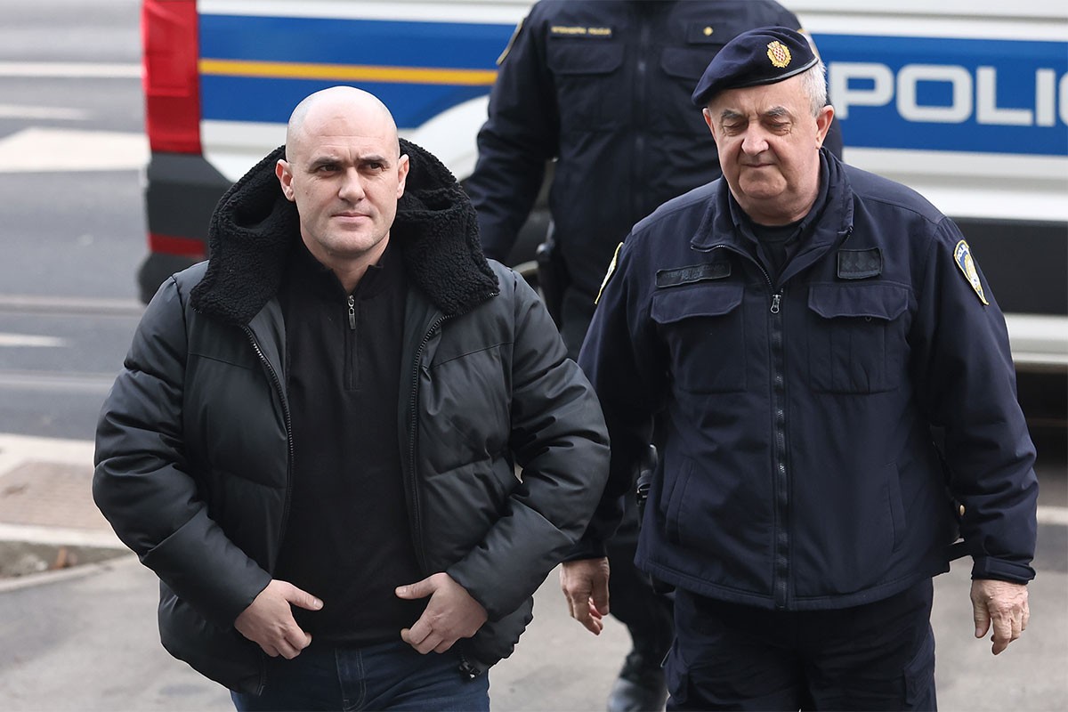Dabro ide u istražni zatvor, djetetu dao da puca iz pištolja i automatske puške