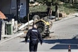 Traktor sletio s puta, jedna osoba poginula