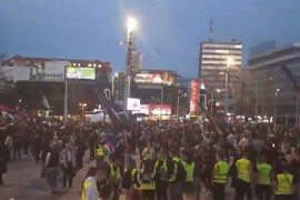 "Rame uz rame - radnici i studenti": Protest na Trgu republike u ...