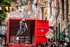 Tomaš Slavik četvrti put slavio na trci Red Bull Valparaiso Cerro ...