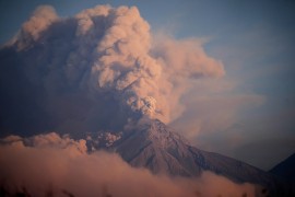 Proradio vulkan Fuego: "Cunami" pepela, kamenja i blata prijeti da ...