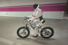 Predstavljen robot koji vozi bicikl i obavlja zadatke bez treniranja ...