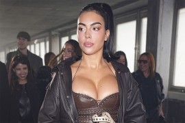 Georgina u uskoj haljini istakla vrele obline (FOTO)