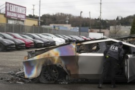Zapaljena četiri Tesla automobila u znak protesta protiv Maska
