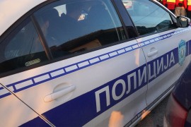 Muškarac napao studentkinju koja je nosila srpsku zastavu, reagovala ...