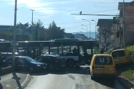 Sudar autobusa i dva vozila, završen uviđaj na Laušu