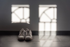 Kako efikasno ukloniti neprijatan miris iz obuće?
