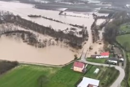 Poplavljena područja oko Gradiške, pogledajte snimke iz helikoptera ...