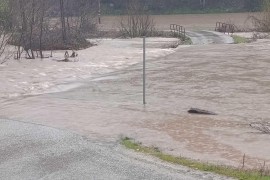 Poplavljene vikend kuće, Una raste sporije (FOTO)