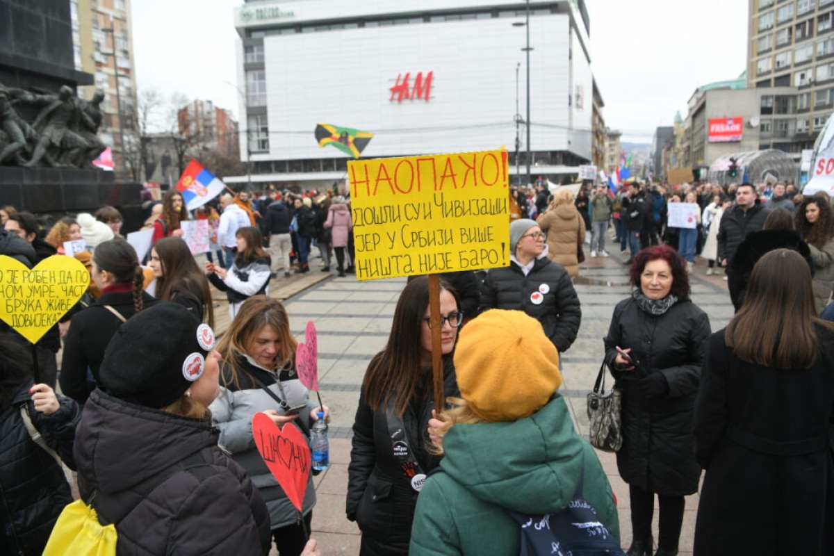 Krenula šetnja u Nišu: Hiljade studenata i građana na protestu "Studentski edikt" (VIDEO)