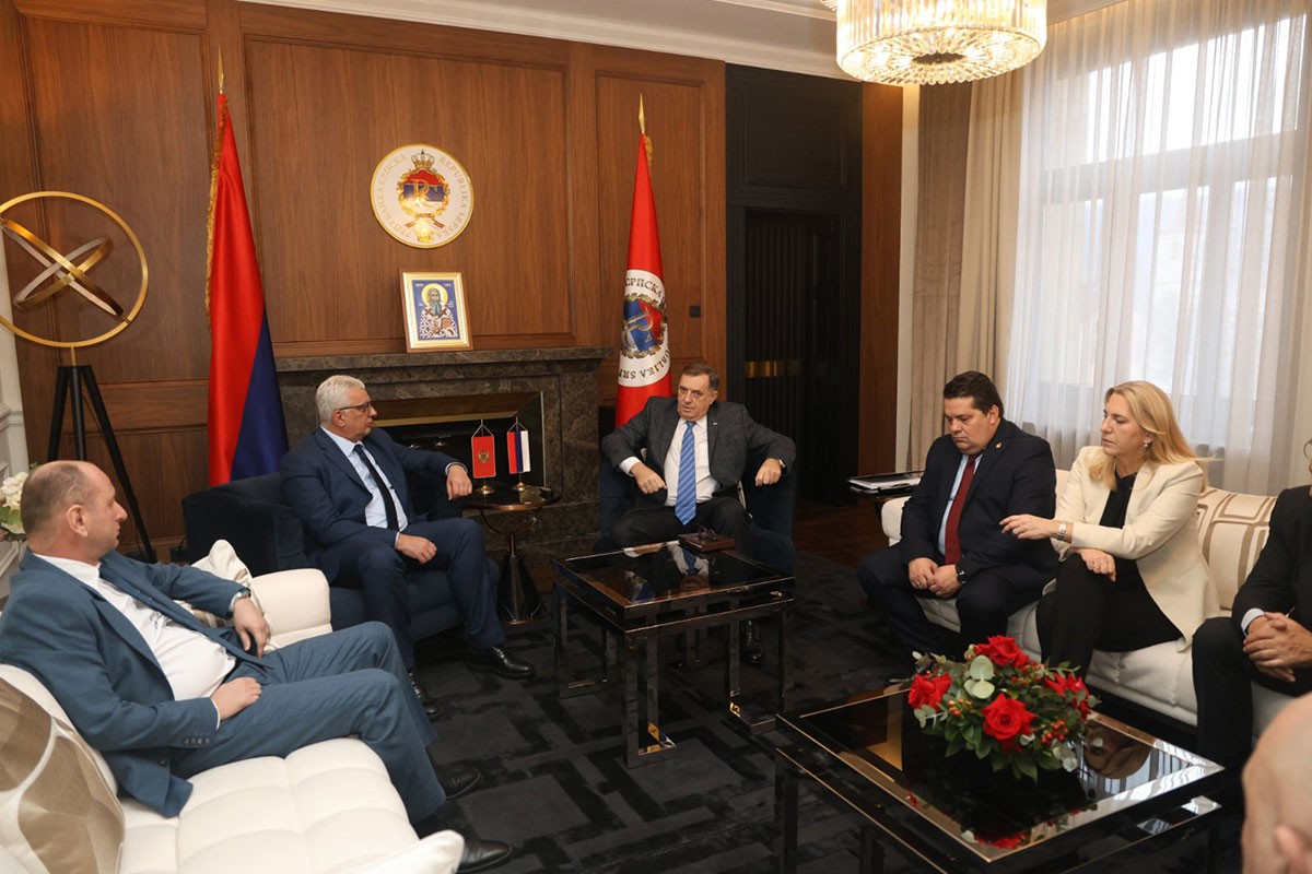 U Palati Republike sastanak Dodika, Mandića i Kneževića