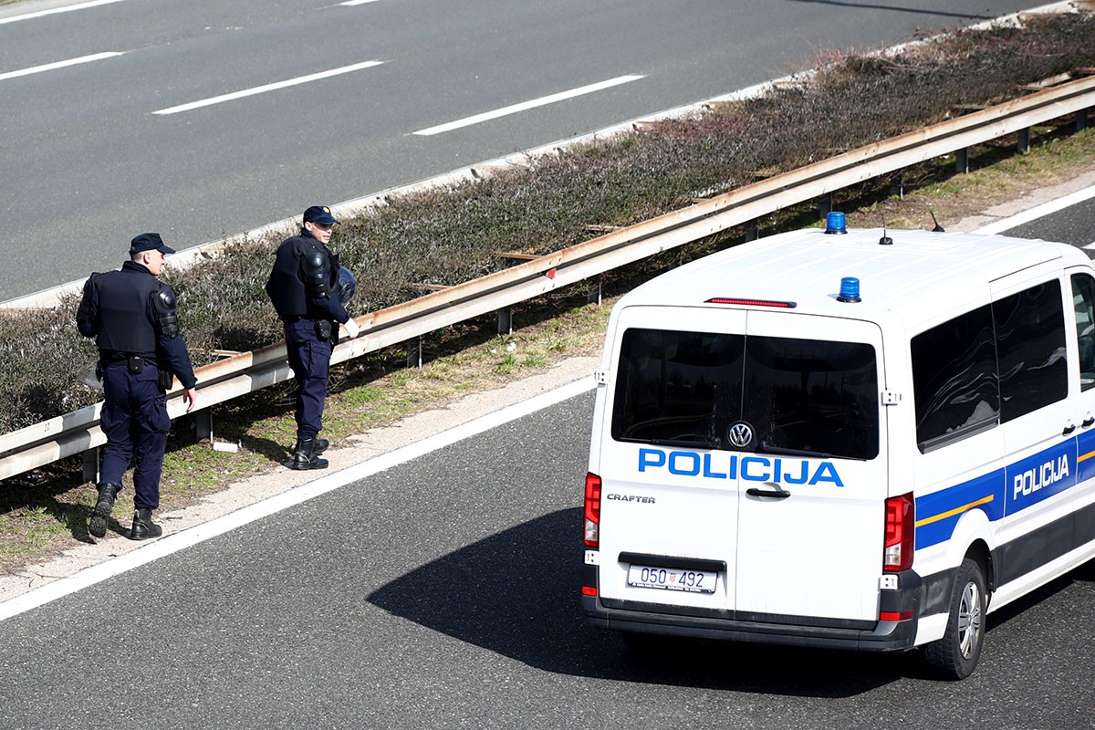Preminuo mladić koga je hrvatska policija jutros pronašla na ulici