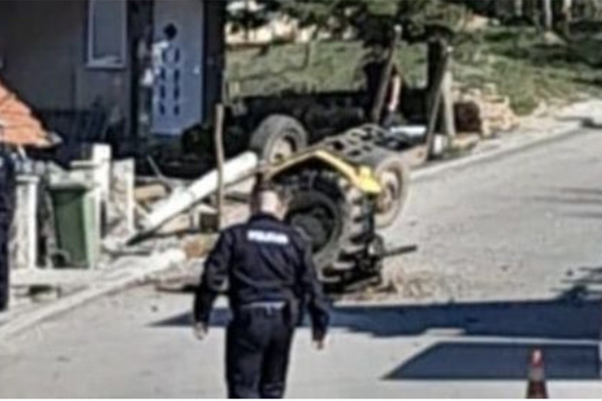 Traktor sletio s puta, jedna osoba poginula