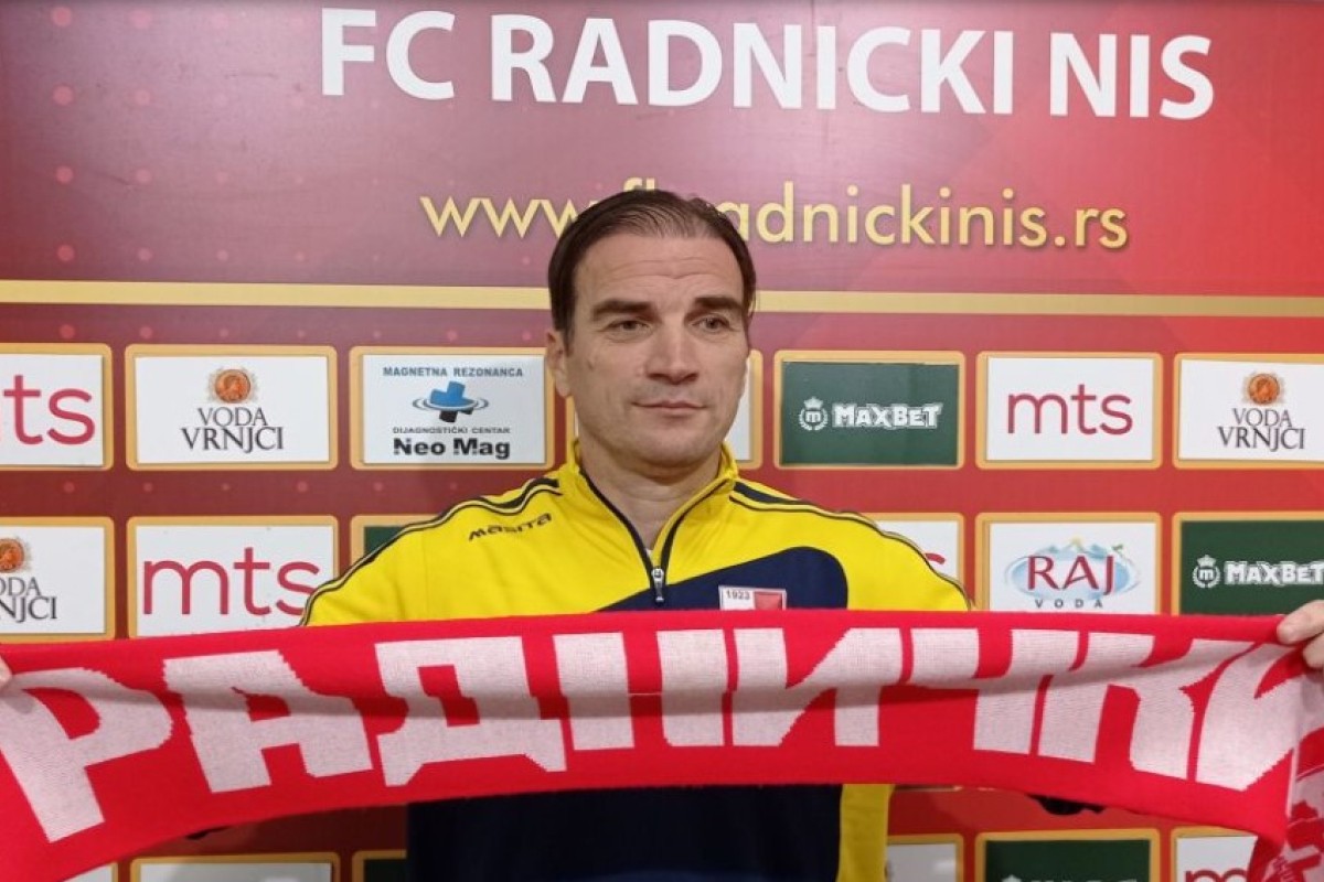 Siniša Dobrašinović na klupi Radničkog