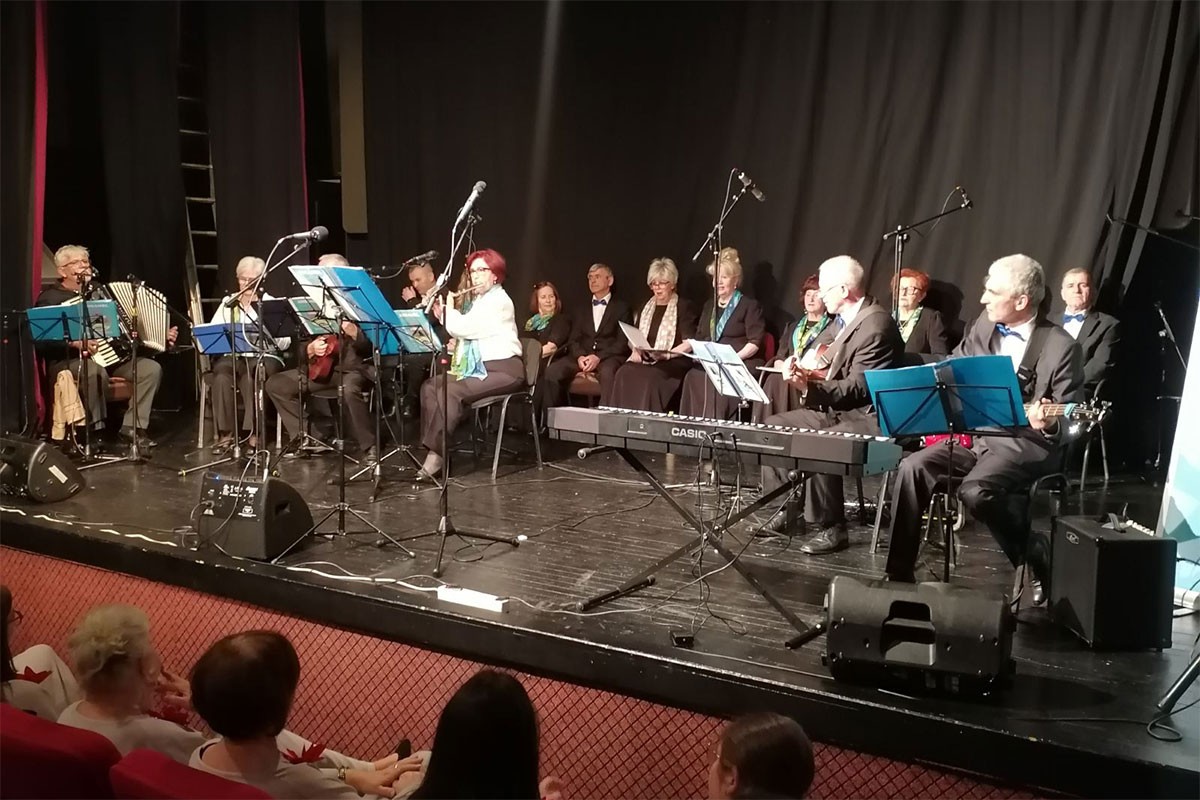 Koncert "Banjalučkog veza" u Zvorniku, izvodili od narodne do pop muzike