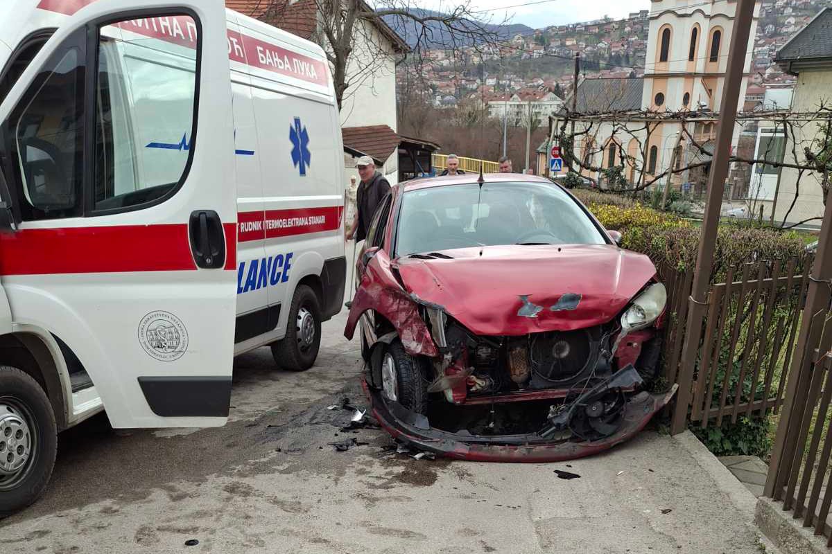 Udes u Banjaluci, vozač i suvozač prevezeni u UKC RS