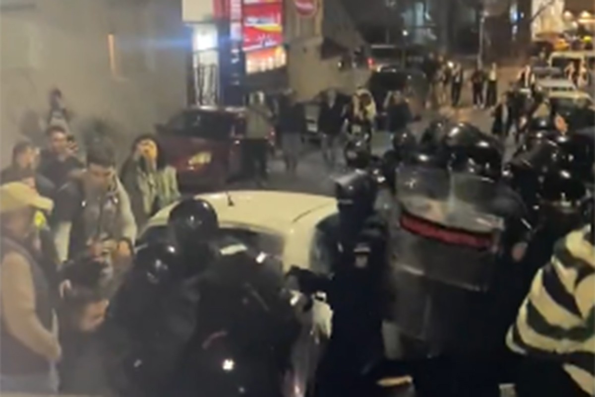 Studenti blokirali zgradu RTS-a, u sukobu sa policijom povrijeđen policajac