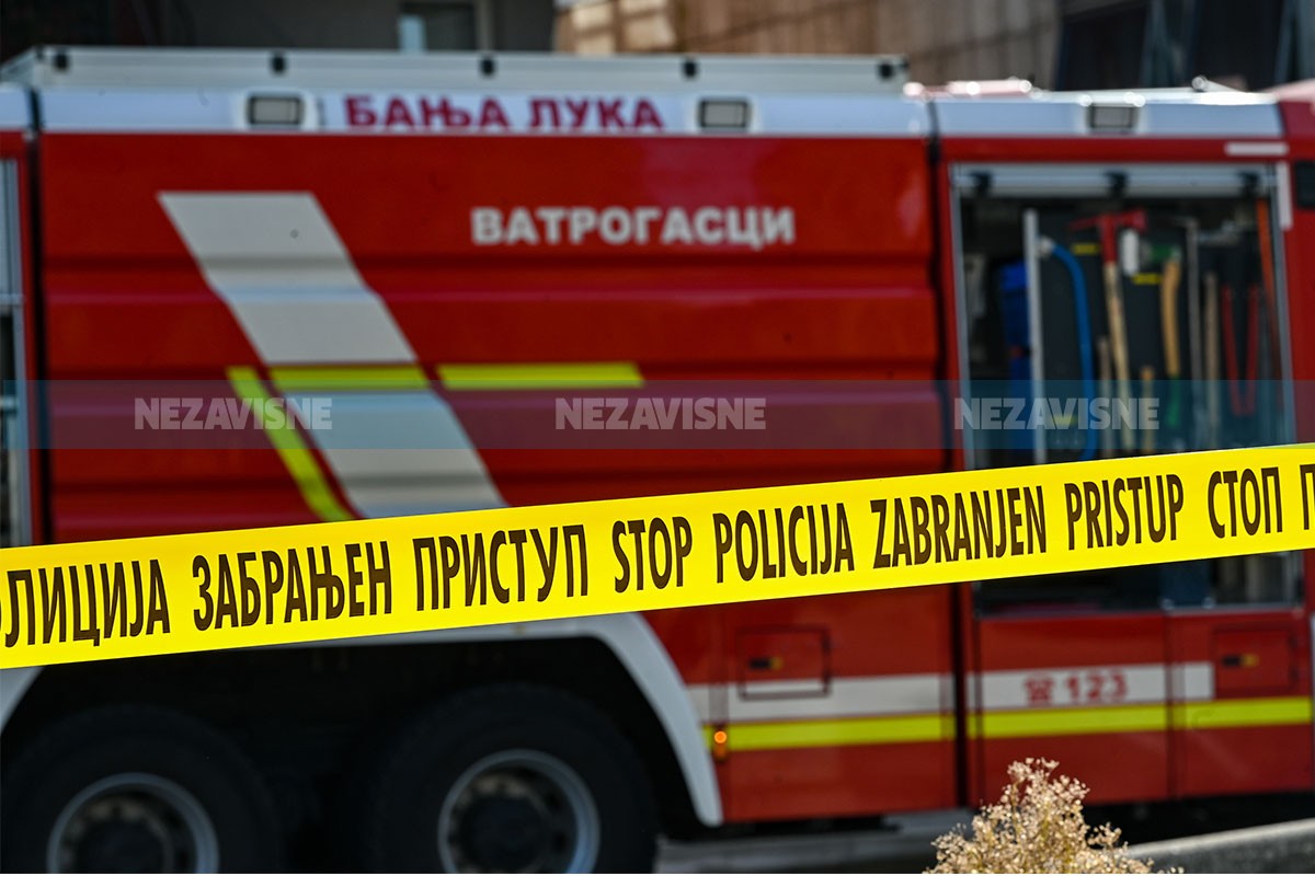 Gorio stan u Banjaluci, intervenisalo devet vatrogasaca (FOTO)