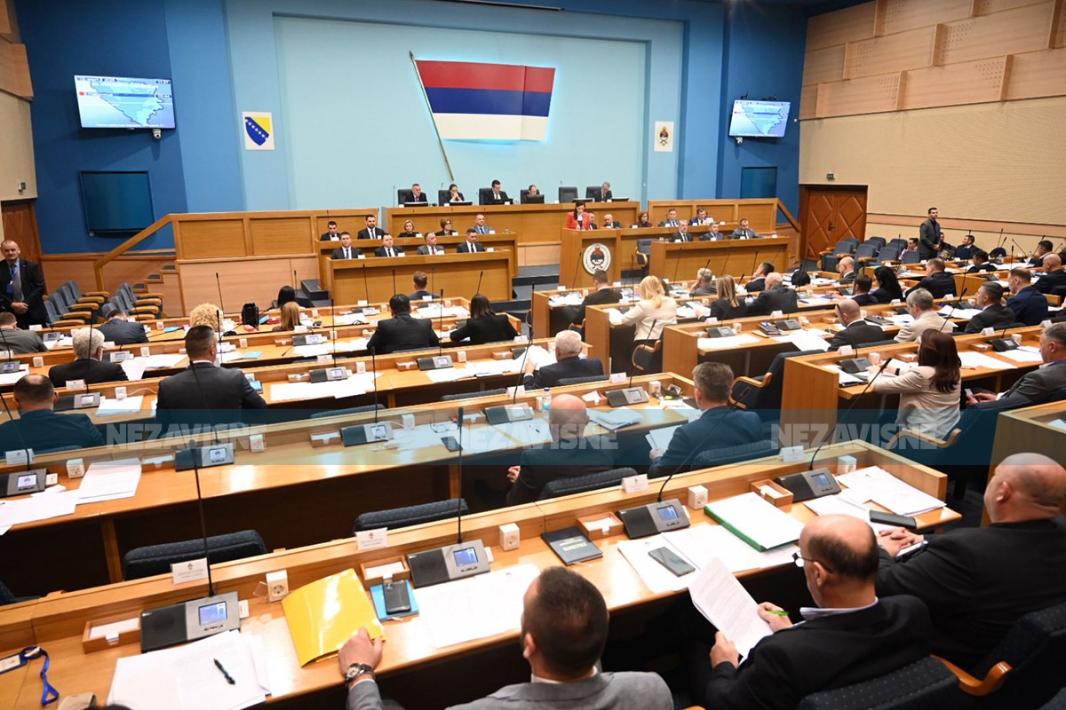 Počela posebna sjednica o nacrtu novog ustava Republike Srpske: Odmah čarke