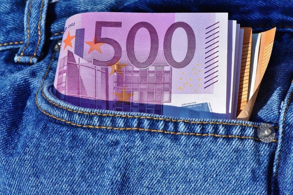 Ovi horoskopski znakovi do 2026. neće znati šta će s parama