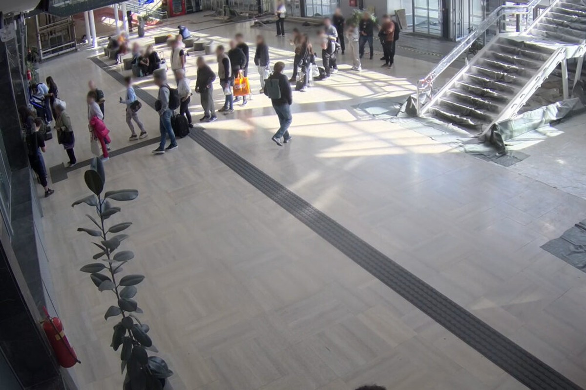 Objavljeni novi snimci pada nadstrešnice: Zgrada bila gradilište (VIDEO)