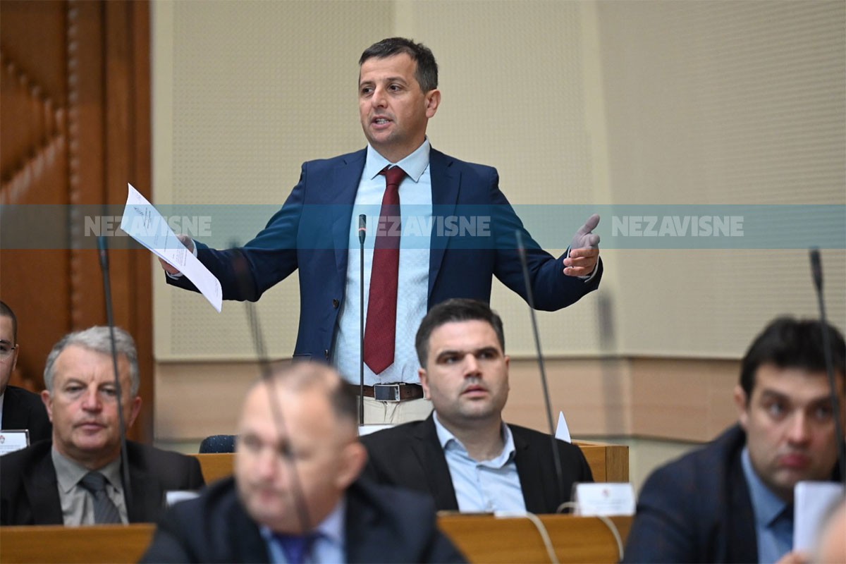 Vukanović pozvao Stevandića da podnese ostavku, on mu odgovorio