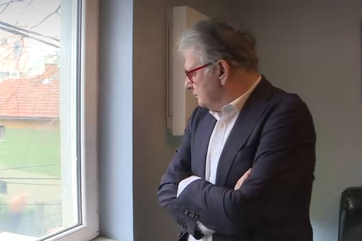 MUP Srbije: Na prozoru Milićevog stana oštećenja