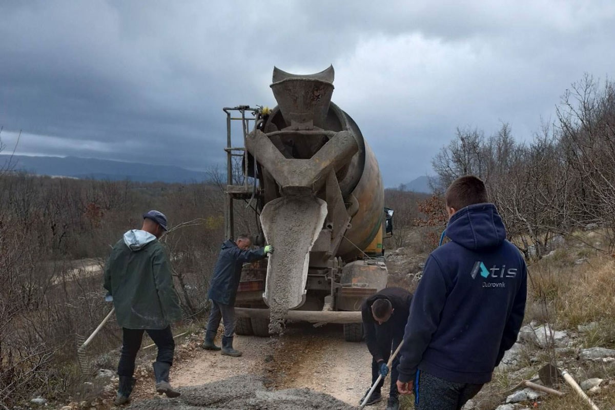 U selu Mišljen asfaltirano 1.150 metara puta