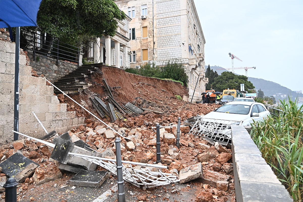 Veliki odron u Dubrovniku (FOTO)